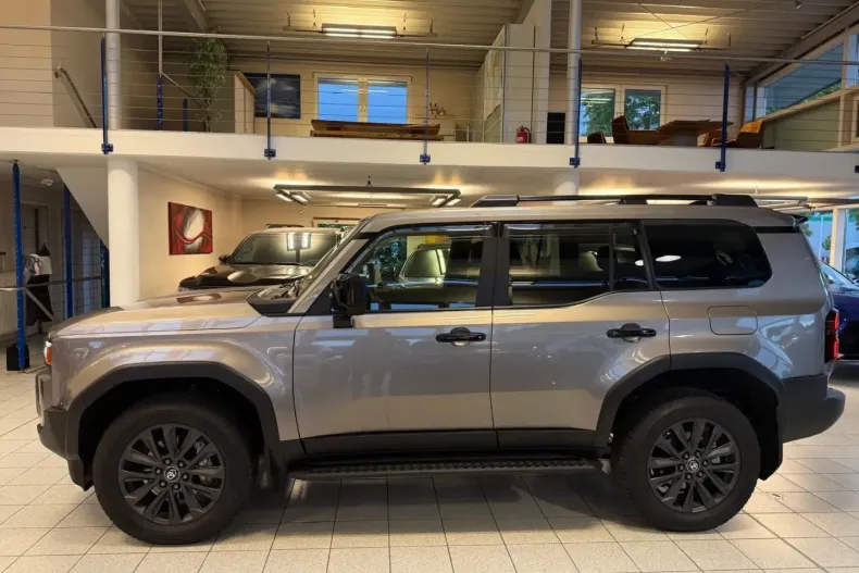 Toyota Land Cruiser din 2024 cu 4.280 km - oferta TOY112362 - foto 2