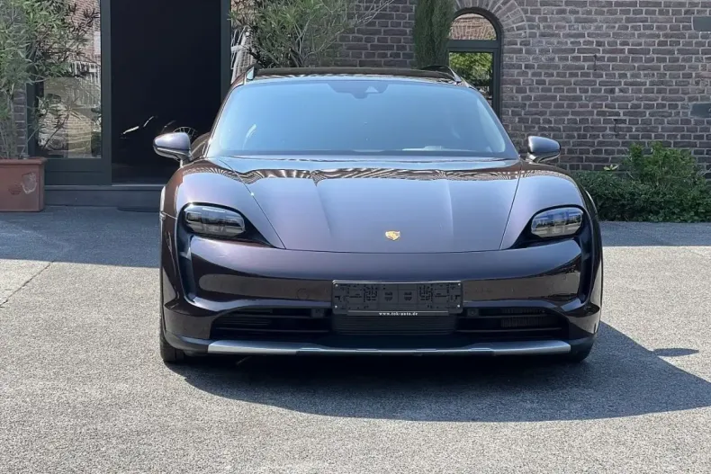 Porsche Taycan din 2023 cu 20.100 km - oferta POR112421 - foto 2