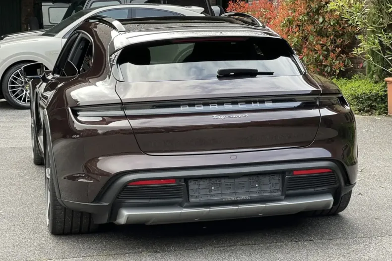 Porsche Taycan din 2023 cu 20.100 km - oferta POR112421 - foto 4