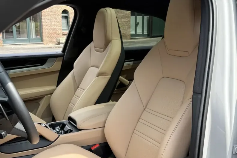 Porsche Cayenne din 2025 cu 10.900 km - oferta POR112422 - foto 8