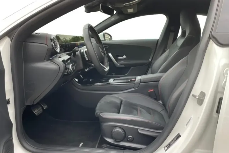 Mercedes-Benz CLA 180 din 2024 cu 28.108 km - oferta MER112430 - foto 5