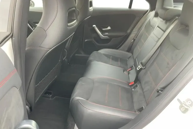 Mercedes-Benz CLA 180 din 2024 cu 28.108 km - oferta MER112430 - foto 7