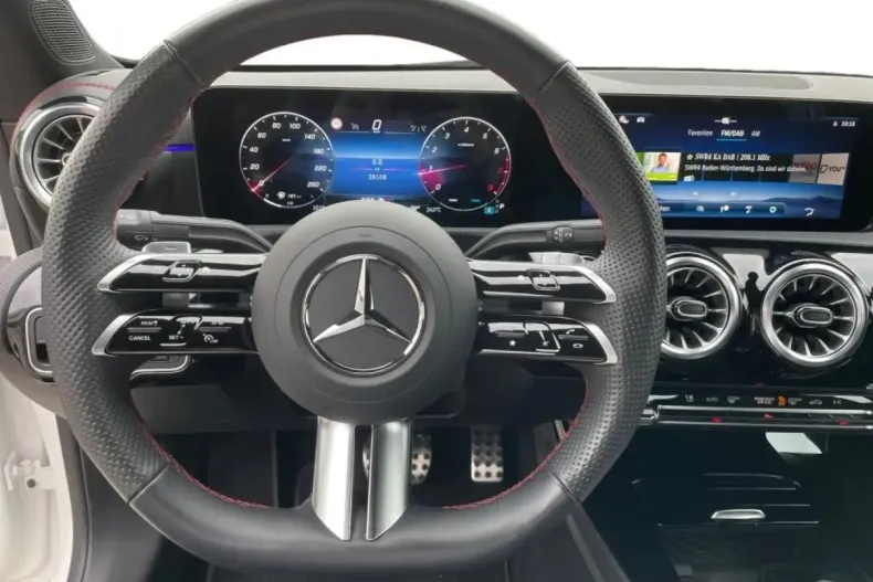 Mercedes-Benz CLA 180 din 2024 cu 28.108 km - oferta MER112430 - foto 10