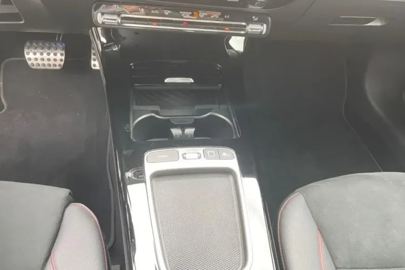 Mercedes-Benz CLA 180 din 2024 cu 28.108 km - oferta MER112430 - foto 14