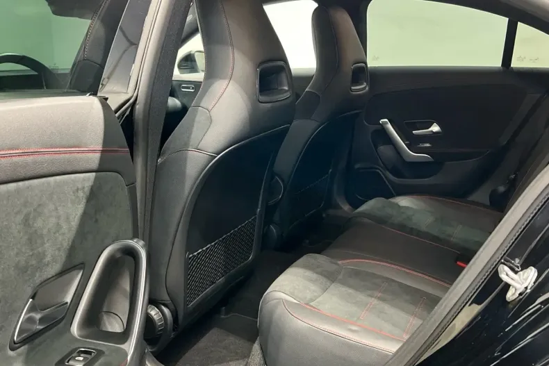 Mercedes-Benz CLA 180 din 2022 cu 23.500 km - oferta MER112436 - foto 10