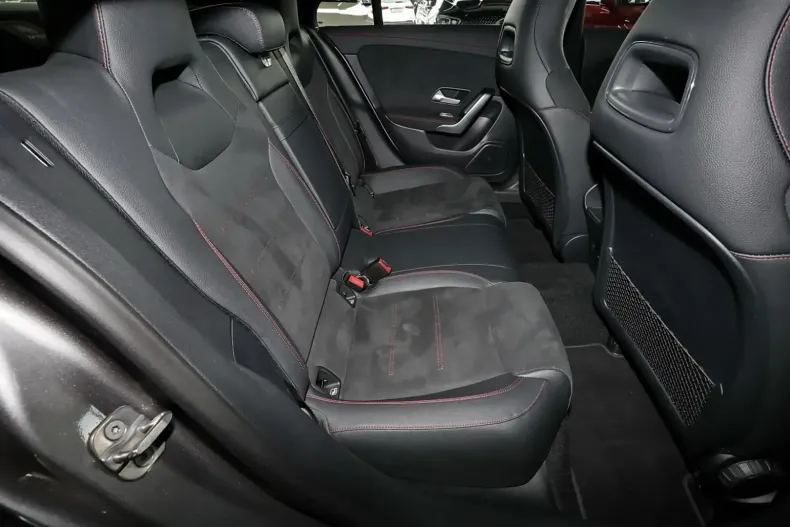 Mercedes-Benz CLA 180 din 2024 cu 27.210 km - oferta MER112448 - foto 6