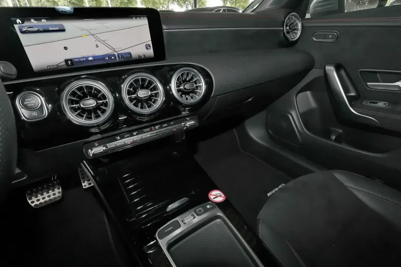 Mercedes-Benz CLA 180 din 2024 cu 27.210 km - oferta MER112448 - foto 9