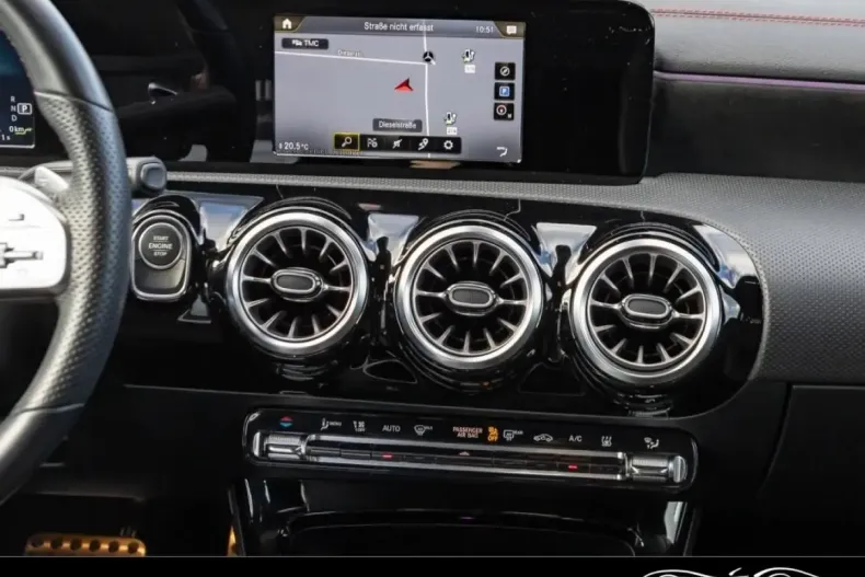 Mercedes-Benz CLA 250 din 2021 cu 43.050 km - oferta MER112450 - foto 10