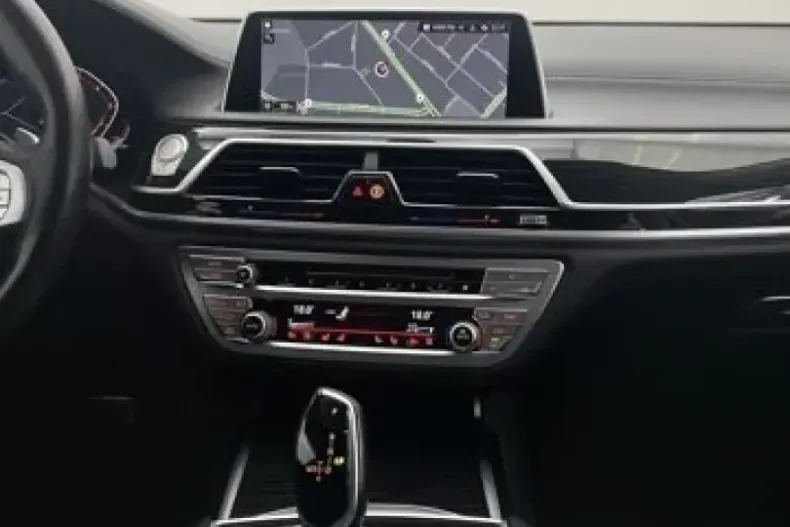 BMW 750 din 2021 cu 79.987 km - oferta BMW112456 - foto 24