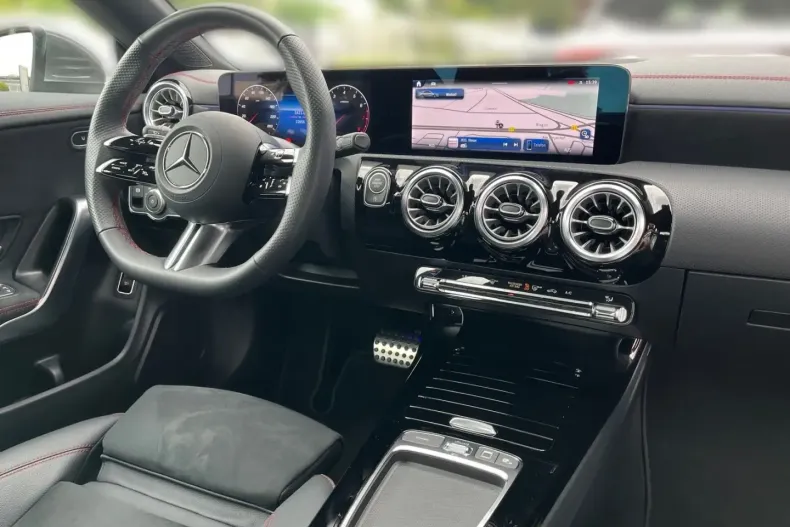 Mercedes-Benz CLA 180 din 2024 cu 22.670 km - oferta MER112469 - foto 7