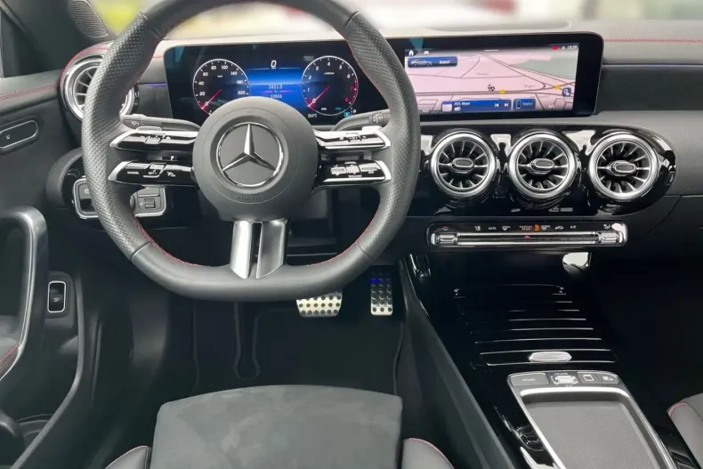 Mercedes-Benz CLA 180 din 2024 cu 22.670 km - oferta MER112469 - foto 8