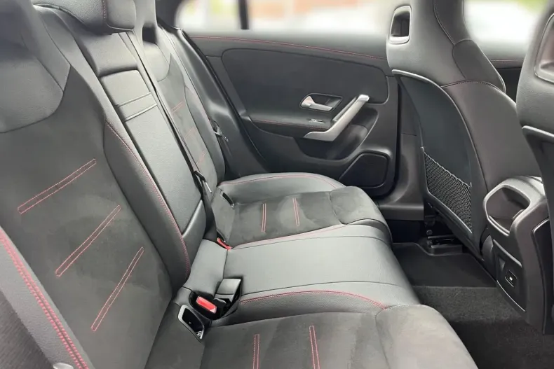 Mercedes-Benz CLA 180 din 2024 cu 22.670 km - oferta MER112469 - foto 10