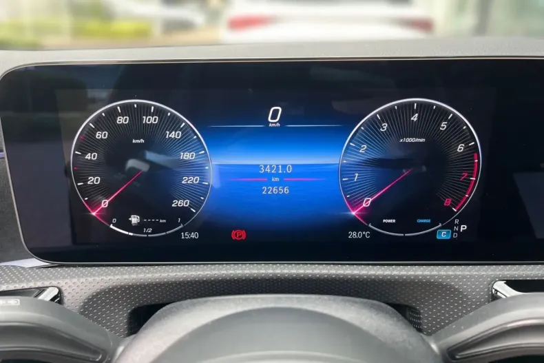 Mercedes-Benz CLA 180 din 2024 cu 22.670 km - oferta MER112469 - foto 11