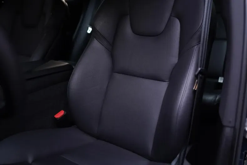 Volvo XC60 din 2022 cu 95.950 km - oferta VOL112530 - foto 24