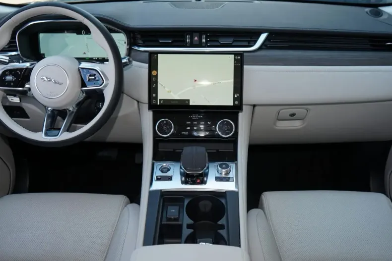 Jaguar F-Pace din 2022 cu 64.000 km - oferta JAG112537 - foto 4