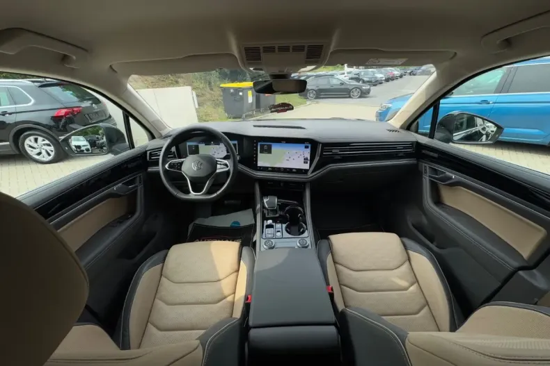 Volkswagen Touareg din 2024 cu 10.999 km - oferta VOL112542 - foto 2