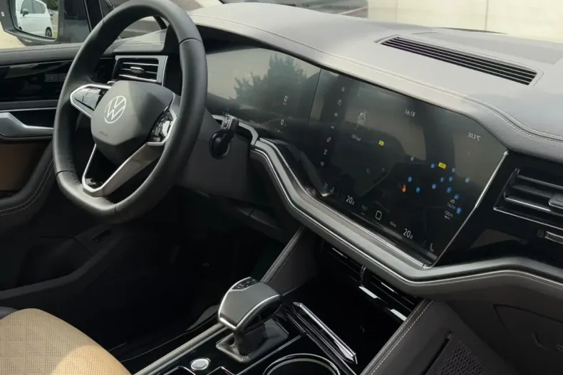 Volkswagen Touareg din 2024 cu 10.999 km - oferta VOL112542 - foto 24