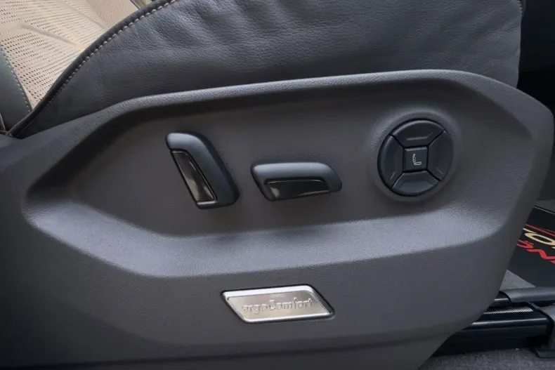 Volkswagen Touareg din 2024 cu 10.999 km - oferta VOL112542 - foto 25