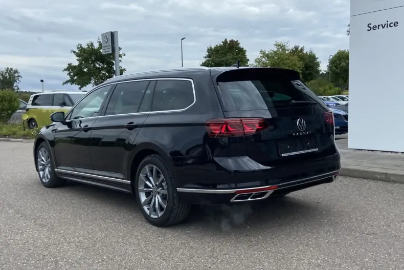 Volkswagen Passat Variant din 2023 cu 25.564 km - oferta VOL112555 - foto 3