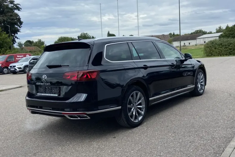 Volkswagen Passat Variant din 2023 cu 25.564 km - oferta VOL112555 - foto 5