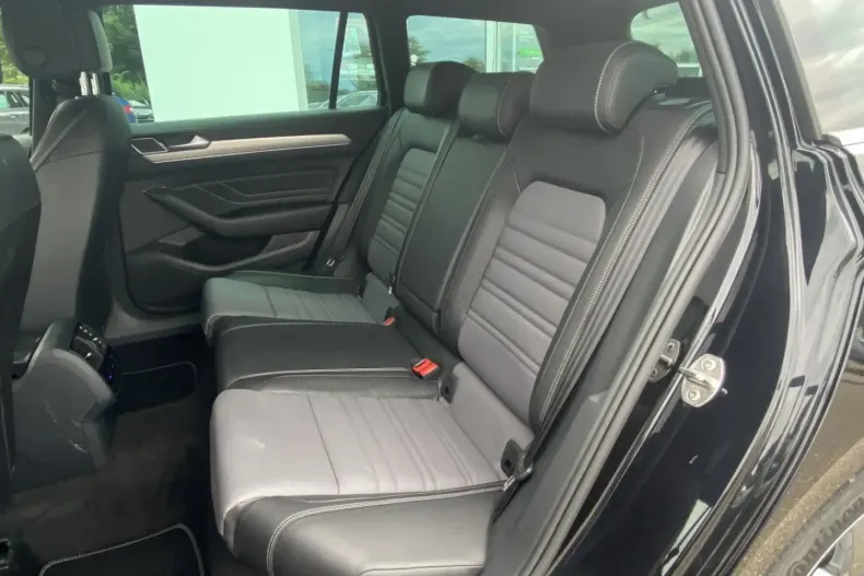 Volkswagen Passat Variant din 2023 cu 25.564 km - oferta VOL112555 - foto 11