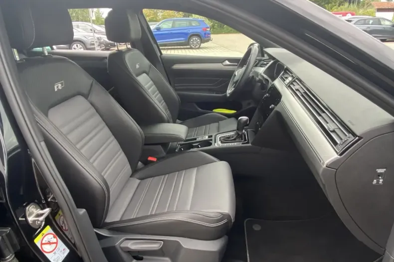 Volkswagen Passat Variant din 2023 cu 25.564 km - oferta VOL112555 - foto 12