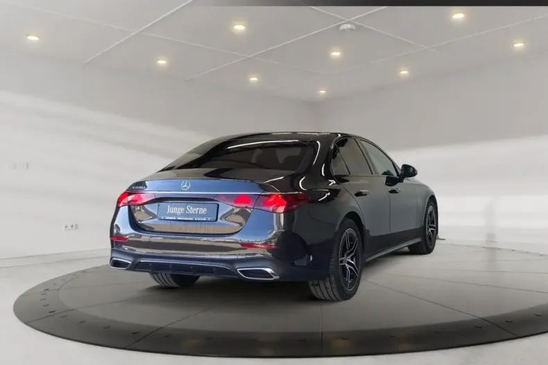 Mercedes-Benz E 220 din 2023 cu 35.490 km - oferta MER112585 - foto 4