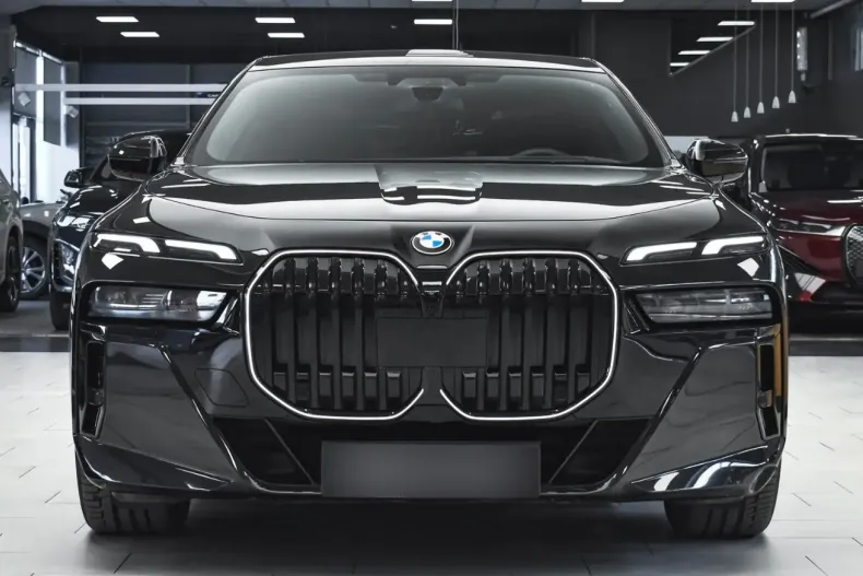 BMW 740 din 2024 cu 24.575 km - oferta BMW112609 - foto 1