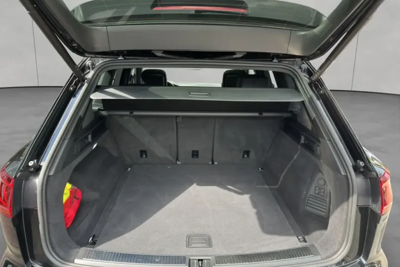 Volkswagen Touareg din 2023 cu 56.969 km - oferta VOL112617 - foto 4