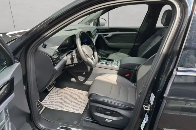 Volkswagen Touareg din 2023 cu 56.969 km - oferta VOL112617 - foto 9