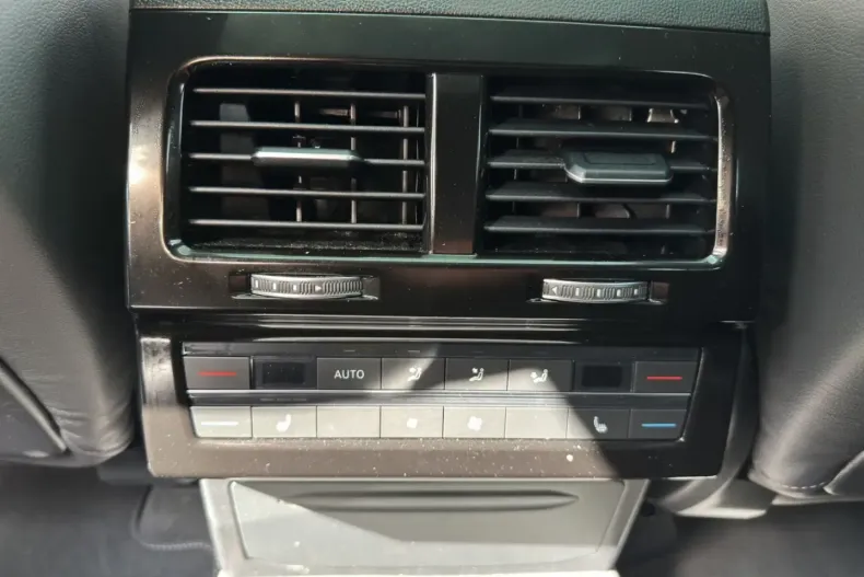 Volkswagen Touareg din 2023 cu 56.969 km - oferta VOL112617 - foto 19