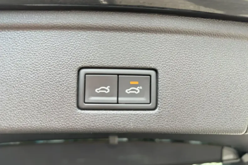 Volkswagen Touareg din 2023 cu 56.969 km - oferta VOL112617 - foto 23