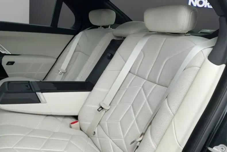 BMW 740 din 2023 cu 95.124 km - oferta BMW112618 - foto 11