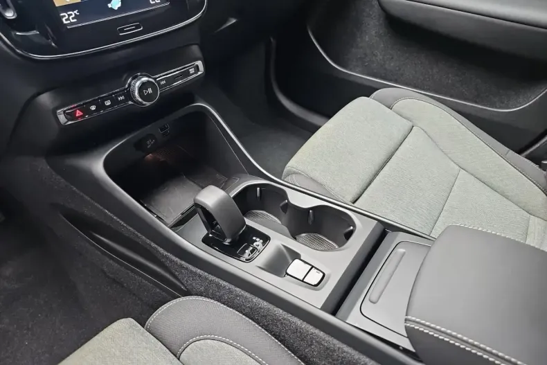 Volvo XC40 din 2024 cu 19.230 km - oferta VOL112652 - foto 13