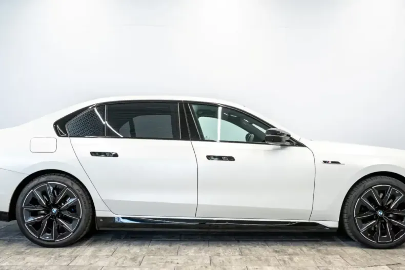 BMW 750 din 2025 cu 19.900 km - oferta BMW112666 - foto 2