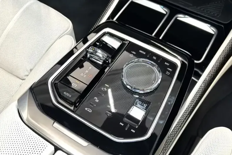 BMW 750 din 2025 cu 19.900 km - oferta BMW112666 - foto 9