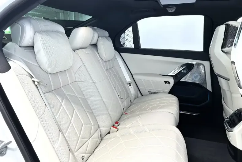 BMW 750 din 2025 cu 19.900 km - oferta BMW112666 - foto 16