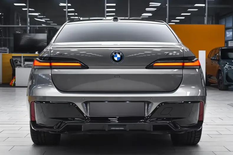 BMW 750 din 2024 cu 34.100 km - oferta BMW112678 - foto 4