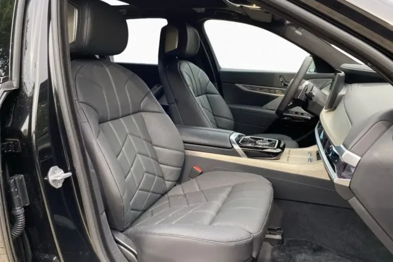 BMW 750 din 2024 cu 6.497 km - oferta BMW112683 - foto 5