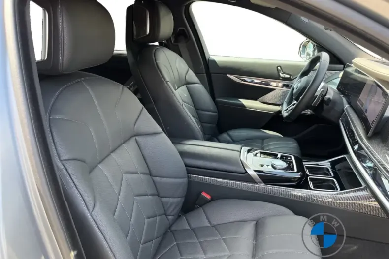 BMW 750 din 2024 cu 20.897 km - oferta BMW112685 - foto 12