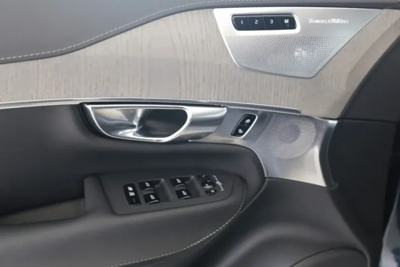 Volvo XC90 din 2024 cu 2.820 km - oferta VOL112696 - foto 12