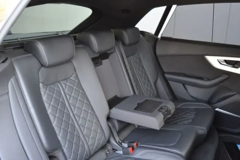 Audi Q8 din 2020 cu 91.870 km - oferta AUD112719 - foto 6