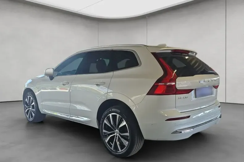 Volvo XC60 din 2022 cu 35.708 km - oferta VOL112731 - foto 3