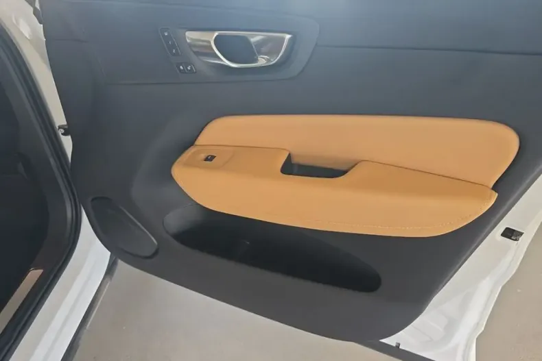 Volvo XC60 din 2022 cu 35.708 km - oferta VOL112731 - foto 21