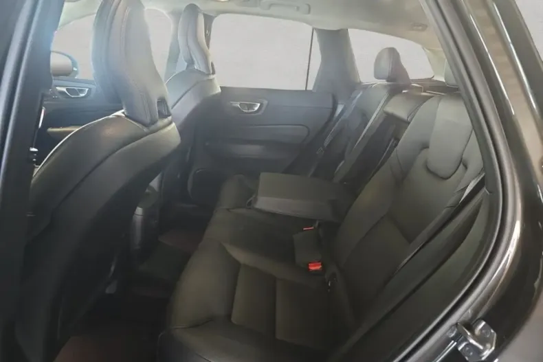 Volvo XC60 din 2022 cu 42.666 km - oferta VOL112733 - foto 19