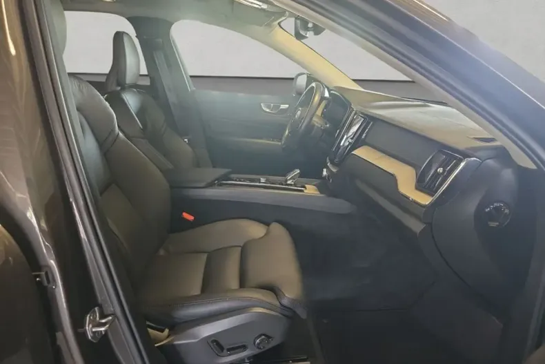 Volvo XC60 din 2022 cu 42.666 km - oferta VOL112733 - foto 20