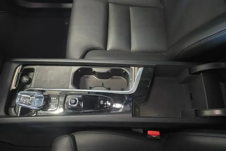 Volvo XC60 din 2022 cu 42.666 km - oferta VOL112733 - foto 27