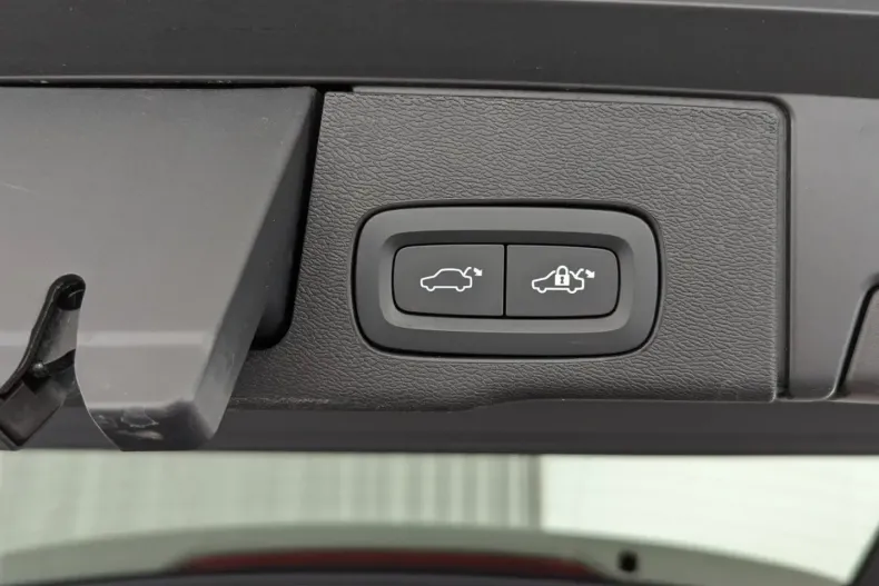 Volvo XC60 din 2023 cu 27.460 km - oferta VOL112736 - foto 12