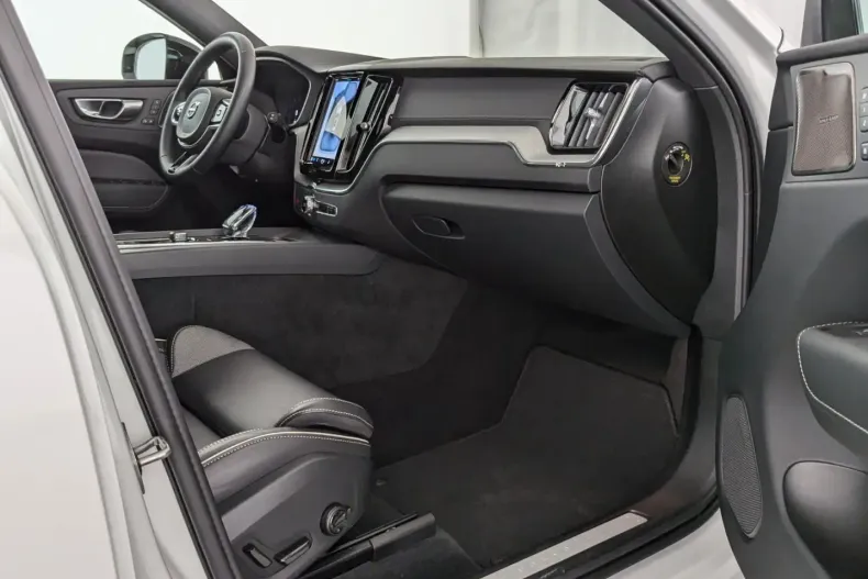 Volvo XC60 din 2023 cu 27.460 km - oferta VOL112736 - foto 13