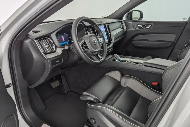 Volvo XC60 din 2023 cu 27.460 km - oferta VOL112736 - foto 14
